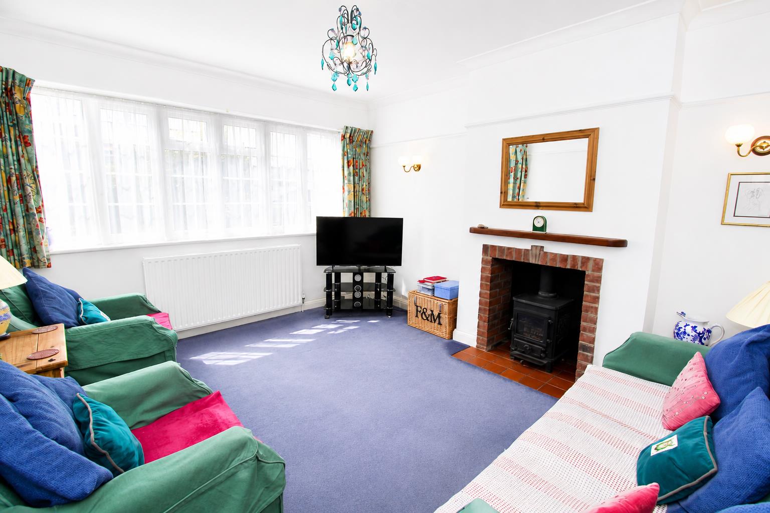 3 bed property in The Close, Carshalton Beeches